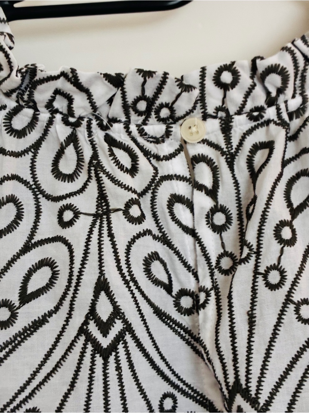 Loft Scalloped Sleeve Brown & White Embroidered Blouse size small - Picture 5 of 6